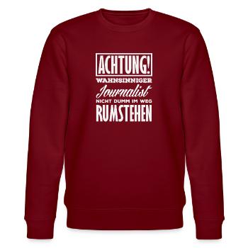 Achtung Reporter Journalisten Nicht Rumstehen - Stanley/Stella Unisex Bio-Sweatshirt CHANGER  - Burgunderrot - Vorne - Nik (191cm) & Marisol (170cm)