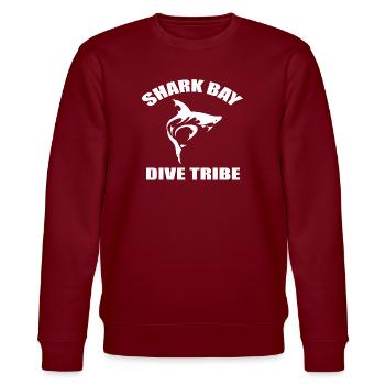 SHARK BAY DIVE TRIBE - Stanley/Stella Unisex Bio-Sweatshirt CHANGER  - Burgunderrot - Vorne - Nik (191cm) & Marisol (170cm)