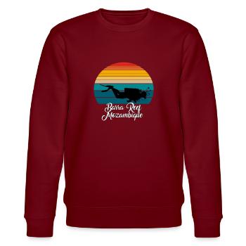 Barra Reef Mozambique Diving - Stanley/Stella Unisex Bio-Sweatshirt CHANGER  - Burgunderrot - Vorne - Nik (191cm) & Marisol (170cm)