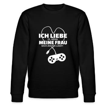 Ich liebe es wenn meine Frau mich zocken lässt - Stanley/Stella Unisex Bio-Sweatshirt CHANGER  - Schwarz - Vorne - Nik (191cm) & Marisol (170cm)