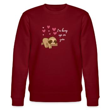 Faultier– Faultiere – Herzen - Valentinstag - Ast - Stanley/Stella Unisex Bio-Sweatshirt CHANGER  - Burgunderrot - Vorne - Nik (191cm) & Marisol (170cm)