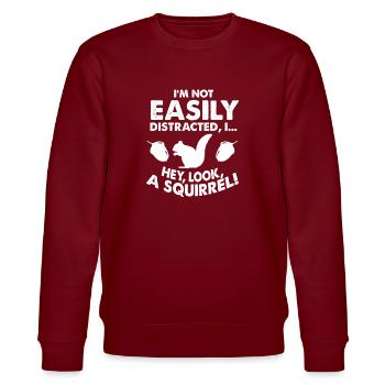 Ich bin nicht leicht abgelenkt Ich Hey, schau ein Eichhörnchen - Stanley/Stella Unisex Bio-Sweatshirt CHANGER  - Burgunderrot - Vorne - Nik (191cm) & Marisol (170cm)