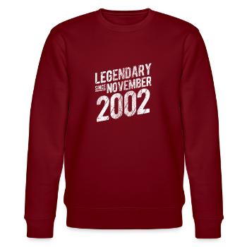 20th Birthday Gift Legendary Since November 2002 2 - Stanley/Stella Unisex Bio-Sweatshirt CHANGER  - Burgunderrot - Vorne - Nik (191cm) & Marisol (170cm)