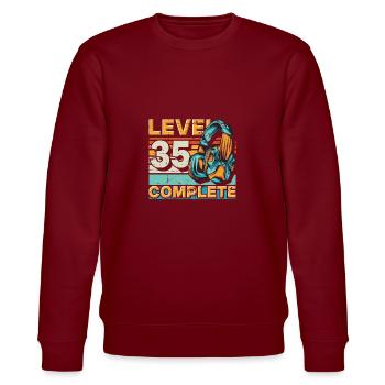Gaming Geburtstag Level 35 Complete für Gamer. - Stanley/Stella Unisex Bio-Sweatshirt CHANGER  - Burgunderrot - Vorne - Nik (191cm) & Marisol (170cm)