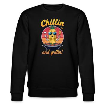 Witziges BBQ-Motiv Chillin and Grillin mit cooler - Stanley/Stella Unisex Bio-Sweatshirt CHANGER  - Schwarz - Vorne - Nik (191cm) & Marisol (170cm)