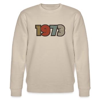 1973 Retro-Jahrgang - Stanley/Stella Unisex Bio-Sweatshirt CHANGER  - Beige - Vorne - Nik (191cm) & Marisol (170cm)