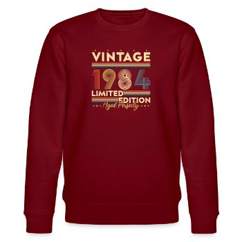 Vinatge 1984 Geburtstagsgeschenk - Stanley/Stella Unisex Bio-Sweatshirt CHANGER  - Burgunderrot - Vorne - Nik (191cm) & Marisol (170cm)