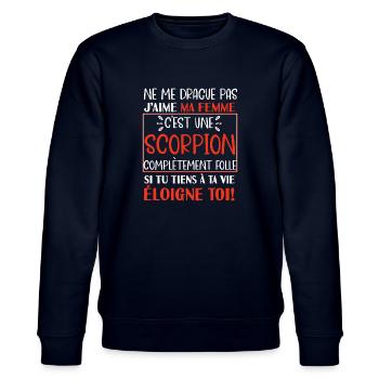 Ne me drague pas scorpion folle cadeau couple - Sweat bio CHANGER Stanley/Stella Unisexe - marine - Devant - Nik (191cm) & Marisol (170cm)