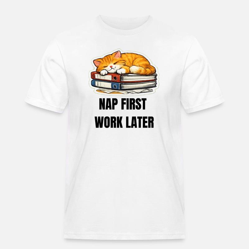 NAP FIRST WORK LATER - Männer Workwear T-Shirt - Weiß