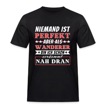 Niemand ist Perfekt - Wanderer sind nah dran - Männer Workwear T-Shirt - Schwarz - Vorne - AI Model Male 178 light (178cm)
