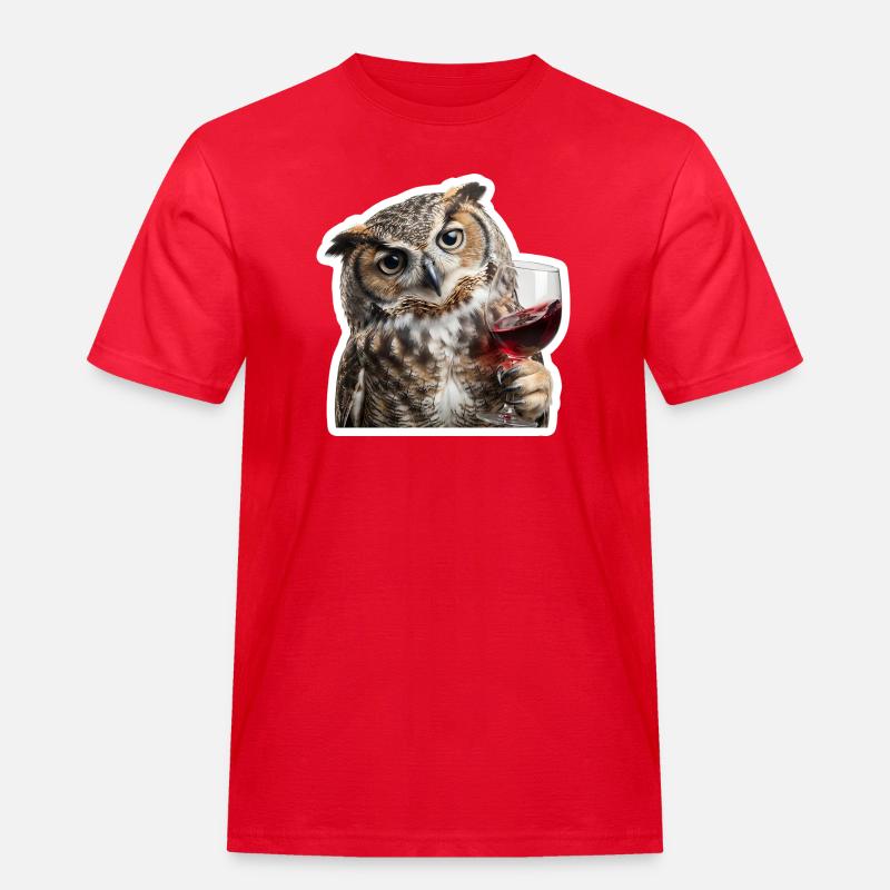 Weise Eule beim gemuetlichen Weinabend - Männer Workwear T-Shirt - Rot
