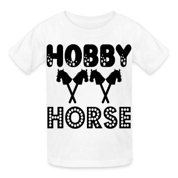 STECKENPFERDE - HOBBY HORSE - Kinder T-Shirt von Russell - Weiß - Vorne - AI Model Kid Male (0cm)