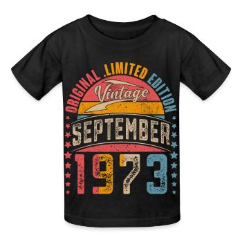 1973 Année de naissance Septembre Anniversaire - T-shirts Russell Enfant - noir - Devant - AI Model Kid Male (0cm)