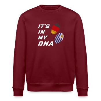 In meiner DNA Deutschland und Uruguay - Stanley/Stella Unisex Bio-Sweatshirt ROLLER - Burgunderrot - Vorne - Nik (191cm)