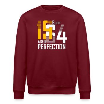 Geboren 1954 Gealterte Perfektion - Stanley/Stella Unisex Bio-Sweatshirt ROLLER - Burgunderrot - Vorne - Nik (191cm)
