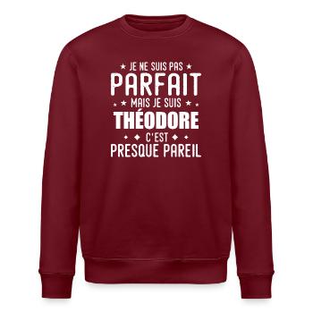 Theodore: authentisch, unvollkommen, oben, Perfektion - Stanley/Stella Unisex Bio-Sweatshirt ROLLER - Burgunderrot - Vorne - Nik (191cm)