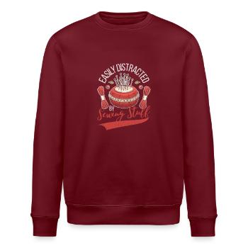Leicht ablenkbar durch Nähzeug Näherin Schneiderin - Stanley/Stella Unisex Bio-Sweatshirt ROLLER - Burgunderrot - Vorne - Nik (191cm)