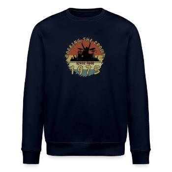 50th Birthday Rocking the crowd DRM 06/1975 - Stanley/Stella ROLLER Unisex Organic Sweatshirt - navy - Front - Nik (191cm)