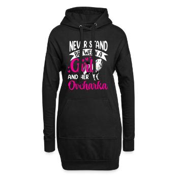 Fille et Ovcharka Chien de Berger Caucasien - Sweat-shirt à capuche long Femme - noir - Devant