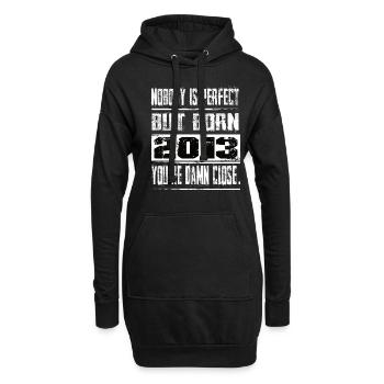 Personne n’est parfait mais né 2013 Anniversaire - Sweat-shirt à capuche long Femme - noir - Devant