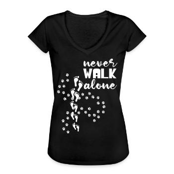 Never Walk Alone with a Dog - Frauen Vintage T-Shirt - Schwarz - Vorne - Danielle (179cm)