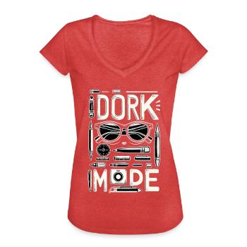 Mode Dork 6 - T-shirt vintage Femme - rouge chiné - Devant - Danielle (179cm)