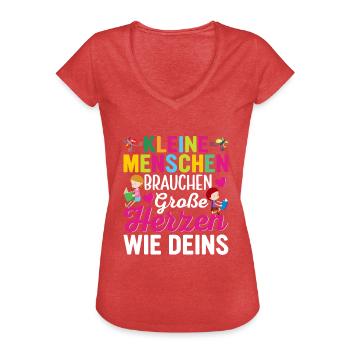 Kleine Menschen brauchen große Herzen wie Deins - Frauen Vintage T-Shirt - Rot meliert - Vorne - Danielle (179cm)