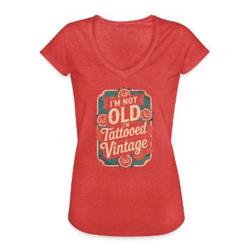 Des personnes âgées tatouées vieillissant fièrement, - T-shirt vintage Femme - rouge chiné - Devant - Danielle (179cm)
