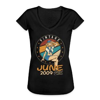 Vintage 2009 - Born In June 2009 - Women's Vintage T-Shirt - black - Front - Danielle (179cm)