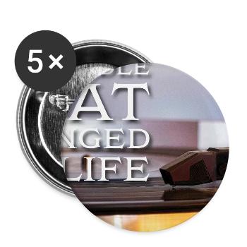 L’aiguille qui a changé ma vie - Lot de 5 grands badges (56 mm) - blanc - Devant