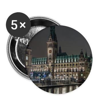 L’hôtel de ville de Hambourg illuminé la nuit - Lot de 5 grands badges (56 mm) - blanc - Devant