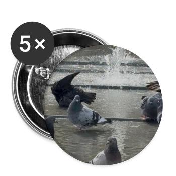 Taubenliebe am Brunnen - Buttons groß 56 mm (5er Pack) - Weiß - Vorne