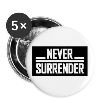 Never Surrender - Buttons groß 56 mm (5er Pack) - Weiß - Vorne