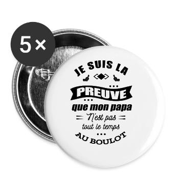JE SUIS LA PREUVE QUE PAPA N'EST PAS AU TRAVAIL - Lot de 5 grands badges (56 mm) - blanc - Devant