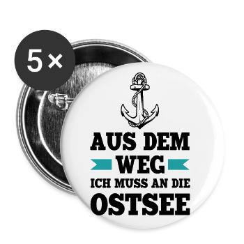 Urlaub Aus Dem Weg Ich Muss An Die Ostsee Strand A - Buttons groß 56 mm (5er Pack) - Weiß - Vorne
