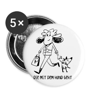 Die mit dem Hund geht - Gassi gehen - Geschenk - Buttons groß 56 mm (5er Pack) - Weiß - Vorne