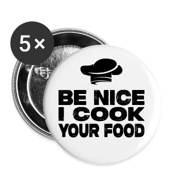 Be Nice I Cook Your Food - Lustiger Koch Spruch - Buttons groß 56 mm (5er Pack) - Weiß - Vorne