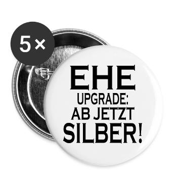 Ehe upgrade ab jetzt silber Geschenk Hochzeitstag - Buttons groß 56 mm (5er Pack) - Weiß - Vorne