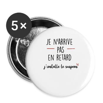 je n arrive pas en retard j installe le suspens - Lot de 5 grands badges (56 mm) - blanc - Devant