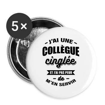 J'AI UNE COLLÈGUE CINGLÉE - Lot de 5 grands badges (56 mm) - blanc - Devant