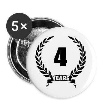 Lauwerkrans 4 Jahre mit Nummer und Bannerjahr - Buttons groß 56 mm (5er Pack) - Weiß - Vorne