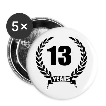 Lauwerkrans 13 Jahre mit Nummer und Bannerjahr - Buttons groß 56 mm (5er Pack) - Weiß - Vorne