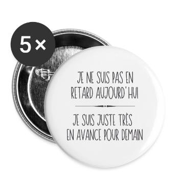 En retard - humour - Lot de 5 grands badges (56 mm) - blanc - Devant