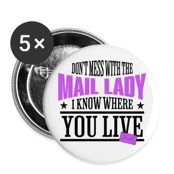 Leg dich nicht mit der Mail Lady an, ich weiß, wo du wohnst - Buttons groß 56 mm (5er Pack) - Weiß - Vorne