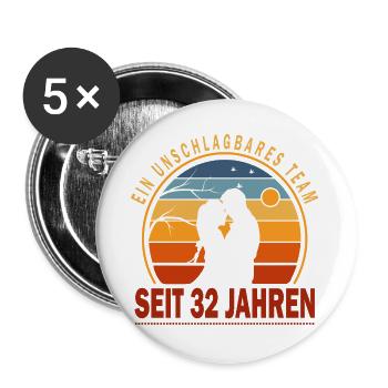 32 Jahre Unschlagbares Team Liebesgeschenk Paar - Buttons groß 56 mm (5er Pack) - Weiß - Vorne