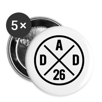 Dad 26 - Vater 2026 - Geschenk - Buttons groß 56 mm (5er Pack) - Weiß - Vorne