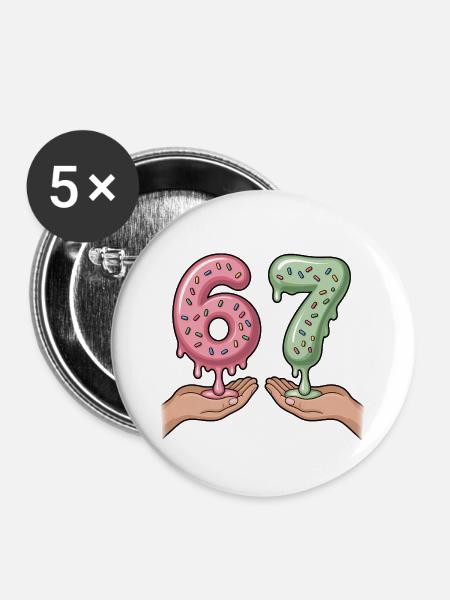 67 - Funny Six Seven T-Shirt - Buttons groß 56 mm (5er Pack) - Weiß