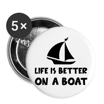 La vie est meilleure sur un bateau - Lot de 5 grands badges (56 mm) - blanc - Devant