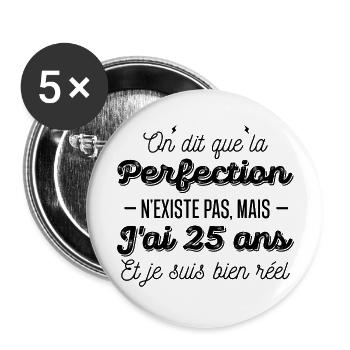 25 ans de perfection / cadeau anniversaire 25 ans - Lot de 5 grands badges (56 mm) - blanc - Devant