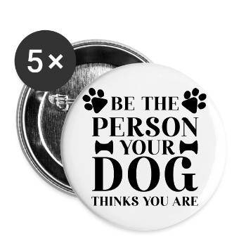 SOYEZ LA PERSONNE QUE VOTRE CHIEN PENSE QUE VOUS ÊTES - Lot de 5 grands badges (56 mm) - blanc - Devant